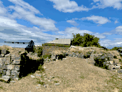 Останки неизвестной церкви в селе