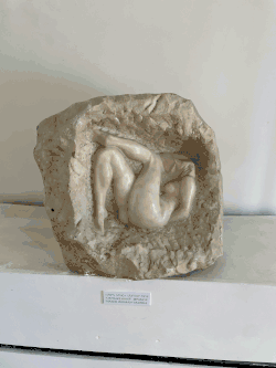 «Обнажённая», скульптура из мрамора