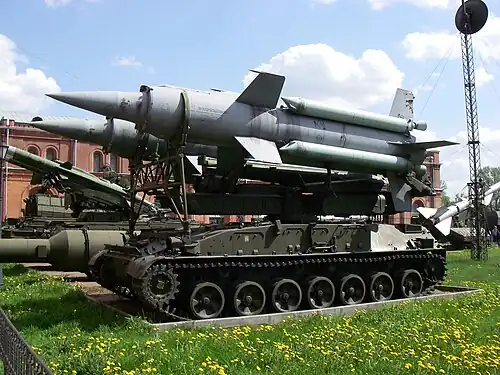 Пусковая установка 2П24 ЗРК «Круг», снаряженная двумя ЗУР 3М8 (Россия)