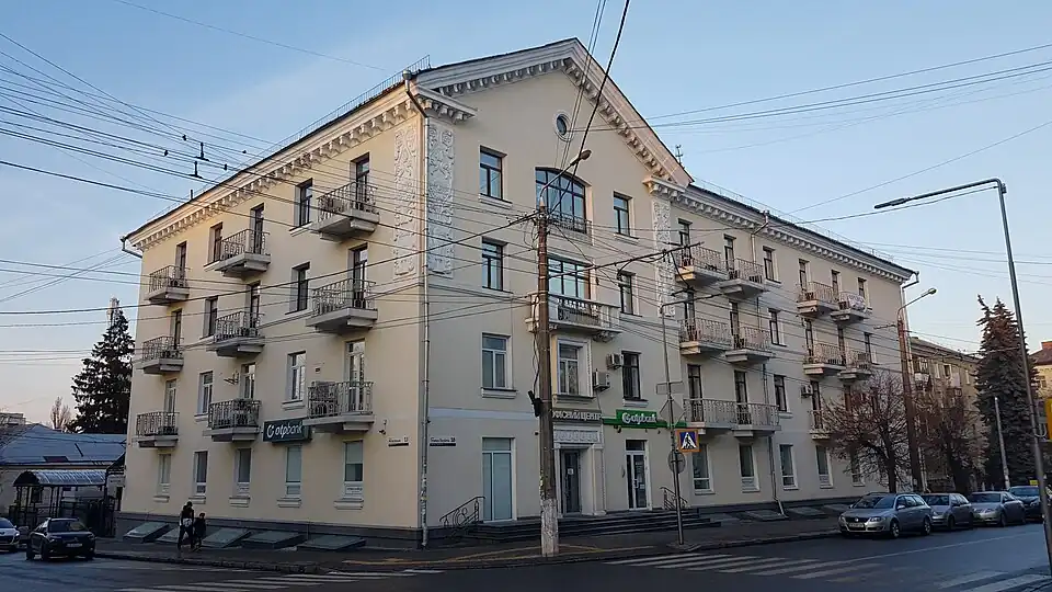 памятник истории4-этажный дом № 13/18