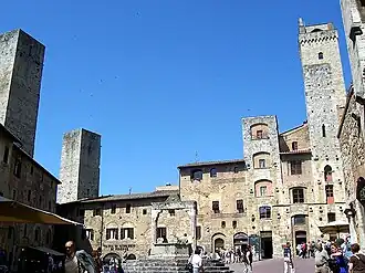 Пьяцца делла Чистерна в Сан-Джиминьяно