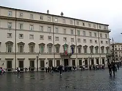 Мезонин (средний полуэтаж) Палаццо Киджи в Риме, Италия