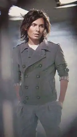 Алекс Луна исполняет песню «Ночь»