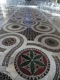 Мозаичный пол в стиле косматеско в Кафедральном соборе Св. Марии в Ананьи