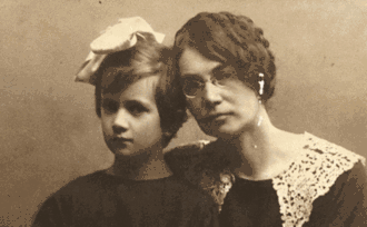 А. А. Андреева-Горбунова с дочерью Ариадной в 1925 году