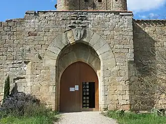 Ворота, ведущие во внутренний двор