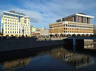 Набережная канала слева от Чугунного моста — Лубочный переулок