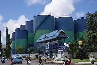 Цистерны с растительным маслом в городском порту