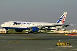 Boeing 777-222ER борт EI-UNX, показанный в фильме (в период эксплуатации в Transaero)