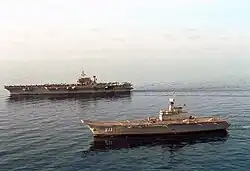 «Чакри Нарубет» и ударный авианосец США «Китти Хок».