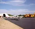 Самолеты MNR CL-215 и Cessna 310 в Кеноре , Онтарио, 1995 год