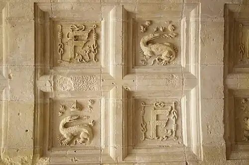 Рельефы саламандр и монограмм Франциска I. Замок Шамбор