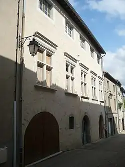 Бывшие казармы жандармерии.