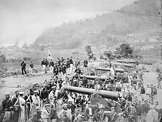 Французские моряки с трофейной артиллерией