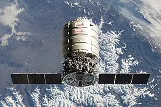 Коммерческий грузовой корабль Cygnus приближается к МКС