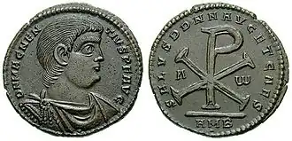 Монета императора Магненция с изображением хризмы