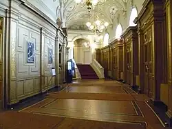 Нижний вестибюль