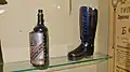 Гармони в виде бутылки и сапога в музее в Челябинске