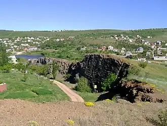 Обнажение окаменелого потока лавы Петропавловского палеовулкана