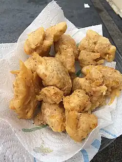 итал. Frittelle di fiori di zucca, кат. flors de carbassera — фриттеры из цветков тыквы