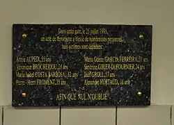 Мемориальная доска в память о погибших на станции Сен-Мишель.