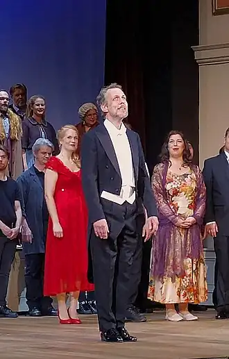 Георг Цеппенфельд на сцене Дрезденской оперы после спектакля «Нюрнбергские мейстерзингеры» Вагнера, 10 мая 2023 года