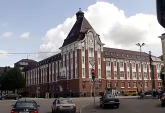 «Новое правительство», здание бывшего прусского окружного правительства в центре города, 1908-1910 годов постройки. Архитектор Рихард Саран.