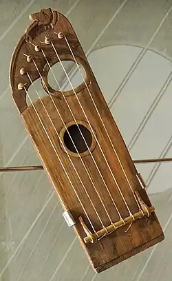 6-струнные гусли XII века, длина 35 см