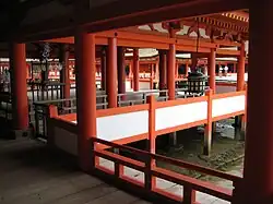 Коридоры и залы святилища на сваях