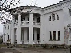 Открытая экседра с мезонином. Усадебный дом Е. В. Ксидо в г. Хмельник. 1911—1915. Архитектор И. А. Фомин