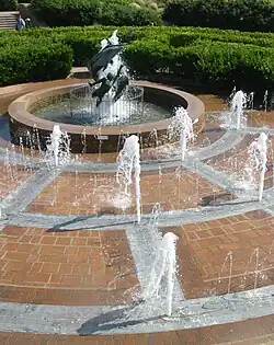 Фонтан Дельфин и пловец, Сент-Хелиер