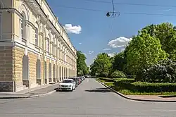 Менделеевская линия. Бульвар и здание философского и исторического факультетов Санкт-петербургского государственного университета, построенное как Новобиржевой Гостиный двор