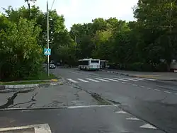 Вишнёвая улица, автобусная остановка «Улица Мещерякова» (вид от улицы Мещерякова в сторону улицы Долгова)