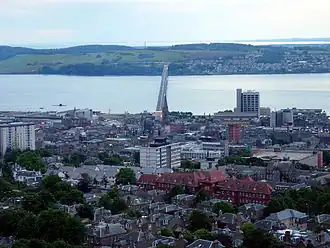 Вид на автомобильный мост через залив