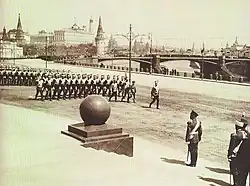 Парад в честь церемонии открытия памятника.