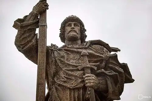 Памятник  Владимиру Великому в Москве (Памятник Владимиру Великому (Москва) на Боровицкой площади. Фрагмент фигуры (2016)