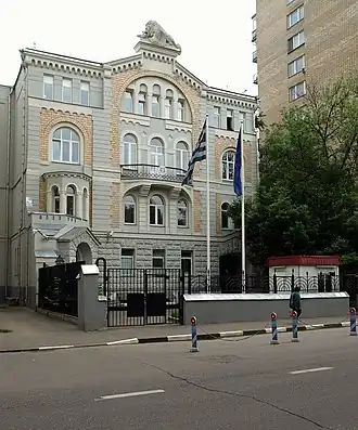 Здание консульства на улице Спиридоновке
