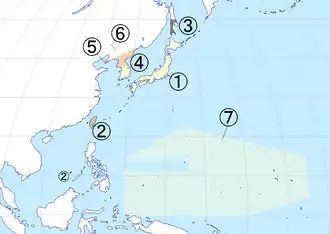 Оккупированная Япония. 1 — японская метрополия, оккупирована США. 2 — Тайвань, аннексирован Китаем. 3 — Южный Сахалин и Курилы, аннексированы СССР. 4 — Корея, разделена на советскую и американскую зоны оккупации. 5 — Порт Далянь, оккупирован СССР. 6 — Южно-Маньчжурская железная дорога, под совместным управлением СССР и Китая. 7 — Южный Тихоокеанский мандат, оккупирован США.