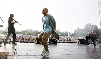 Выступление Odnono на Yoga Day Russia в 2022 году (Москва). Слева направо: Павел Новиков (Правин), Алексей Мышкин и Наиль Курамшин