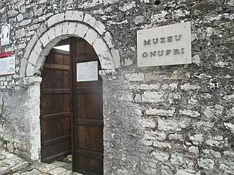 Вход в Национальный музей икон (иконографики) Онуфрия, Албания
