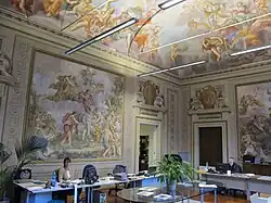 Большой салон