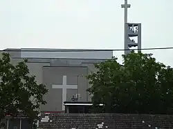 Вид на церковь с улицы Варшавской.