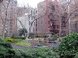 Один из парков Тюдор-сити