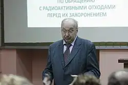 П.&nbsp;П.&nbsp;Полуэктов читает лекцию на кафедре Радиохимии в МГУ. 2012 год
