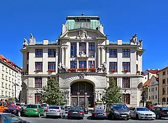 Здание Новой ратуши на Марианской площади.