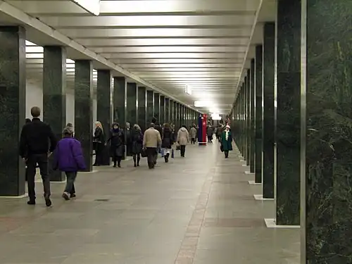 Центральный зал станции и посадочные платформы после замены облицовки.15 ноября 2010