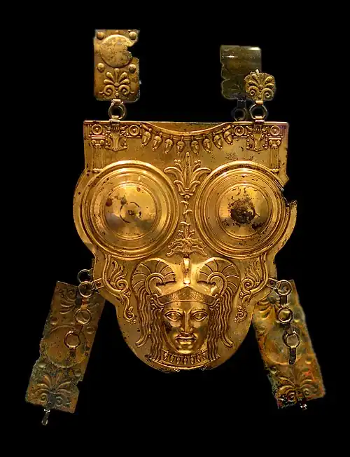 Нагрудник доспеха.