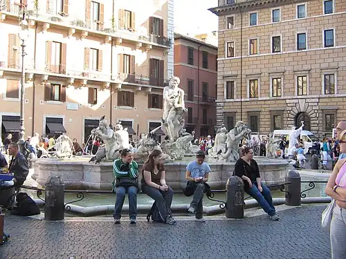 Палаццо Торрес Ланчелотти (справа)