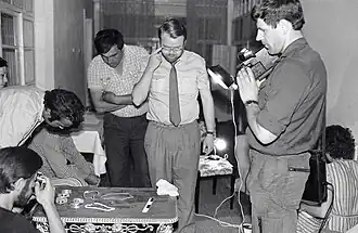 Следственная группа Прокуратуры СССР конфискует ценности с участием понятых. Расследование дела о должностной мафии в Узбекской ССР. Узбекистан, 26 августа 1988 год. Н. В. Иванов в центре.