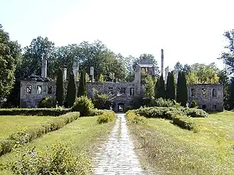 Руины поместья Ранка в 2002 году